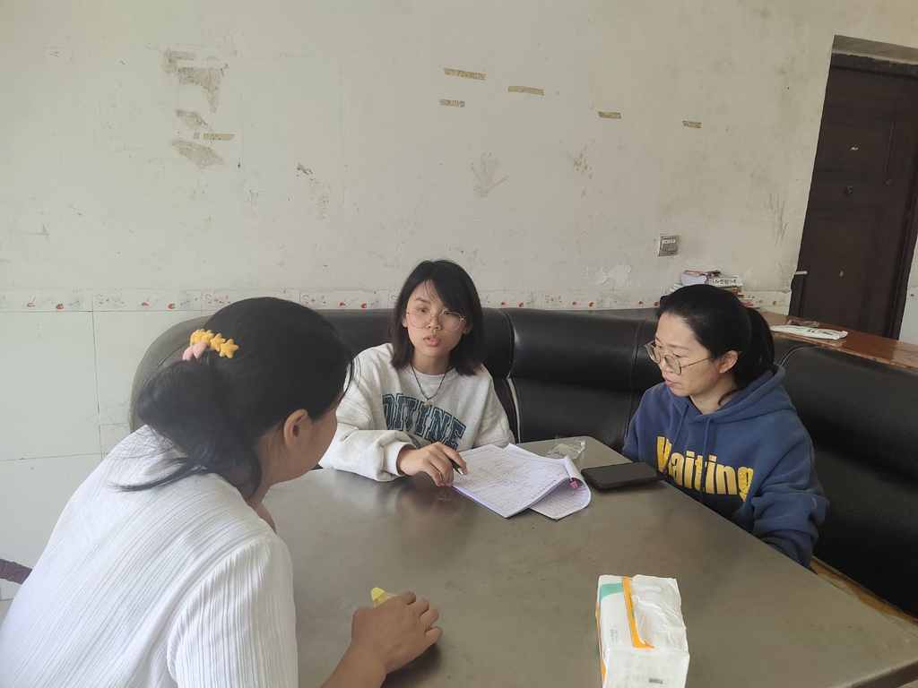 <strong>有爱陪伴，春暖花开</strong>---荷叶中心完小家访小故事