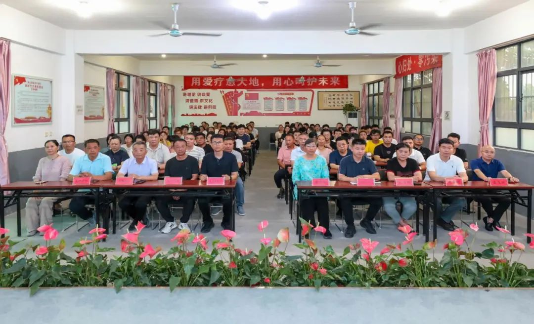 2025大学生公益培训正式开幕，新乡县委领导致开幕词，并启动新乡县“十村共建零污染家乡”